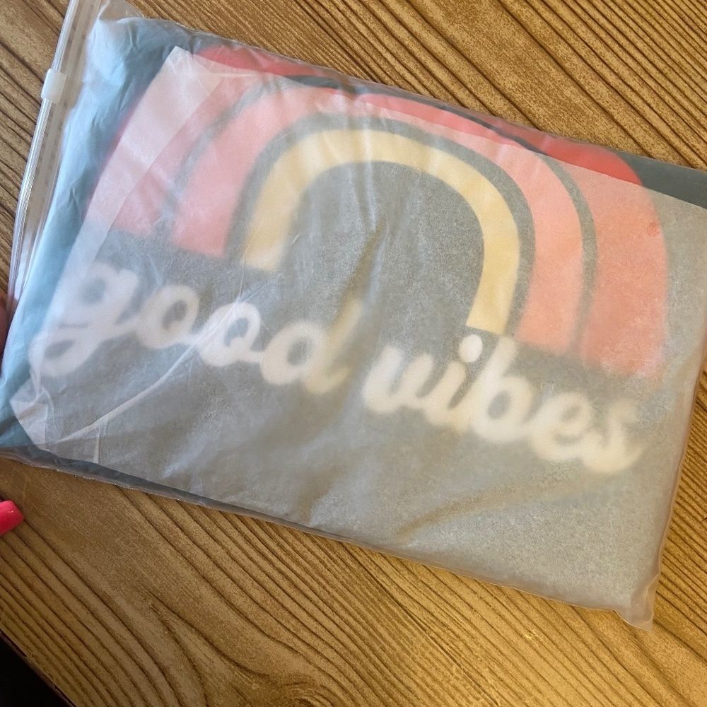 NWT Green GOOD VIBES Shirt